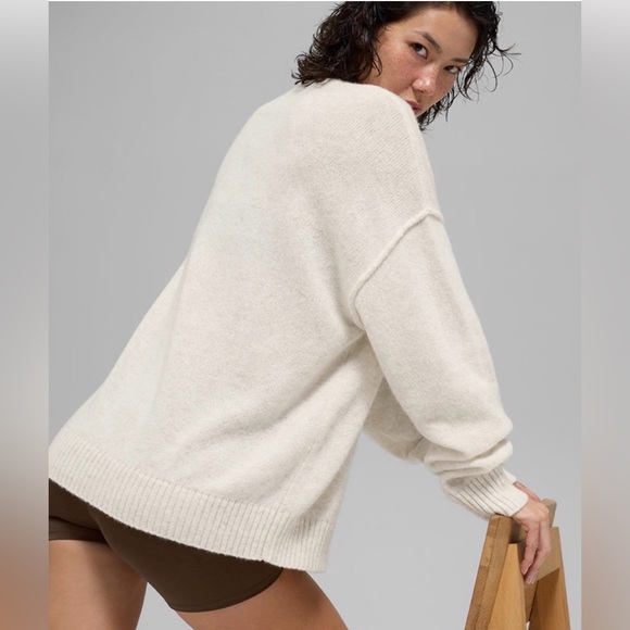 NWT ALO Yoga (M) Unisex Wool Cashmere New Class Crewneck Sweater Bone Heather - Picture 2 of 9